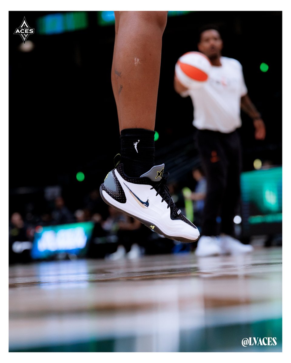 LVAces's tweet photo. Once a Gamecock, always a Gamecock. 
Forever riding at Da’wn 🫡 🥰

@dawnstaley // @GamecockWBB // #ALLINLV https://t.co/qrexmRUNa3