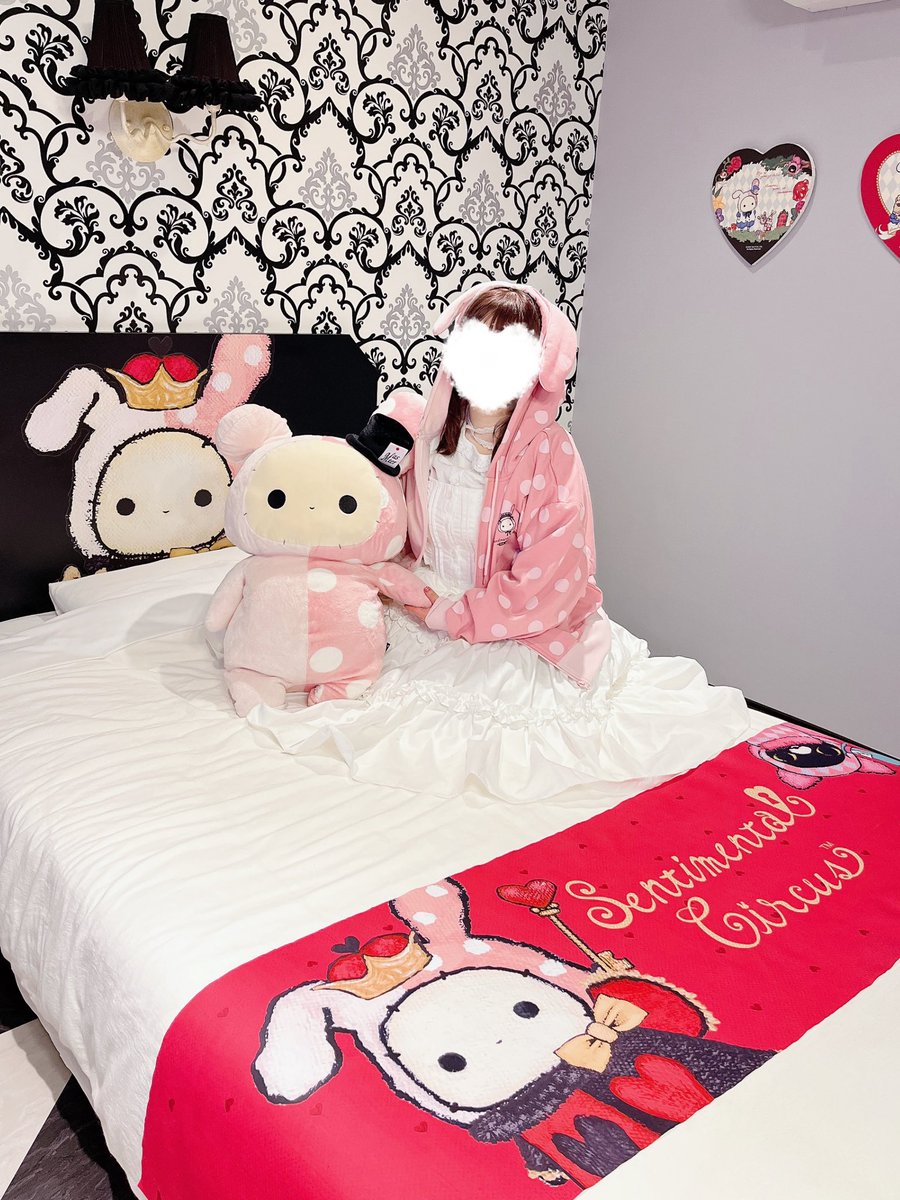 circus9circus's tweet photo. センチメンタルサーカスのコラボルームに泊まった方へ🎪

お写真を…貸し出しのロリィタ服をお召しになったり、ぬい撮りしたお写真を見せてください。3ヶ月コラボしてたのに検索しても殆ど無くて…。
大切な個人情報ですし無理強いはしないのですが、可愛いセンチと戯れてる写真が見たいんだよーッ！！ https://t.co/6mvaetKJZQ