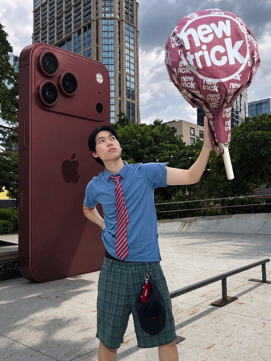 Yoshiyuki_626's tweet photo. Iphone 18 pro extra super max burgundy 
 #ROSÉ_newtrick #newtrick #ROSÉ https://t.co/AHtQfWBoUi
