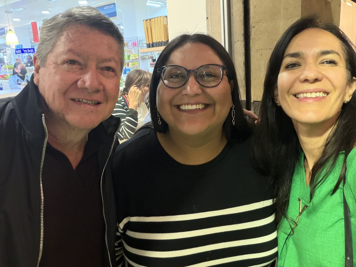 DuniaLudlow's tweet photo. Desde el corazón de nuestra Ciudad, unidos para desenmascarar una forma de gobernar donde importa más el lucimiento personal que resolver los problemas de la gente.

#CHNosUne ♥️ https://t.co/MFSoKHj9lY