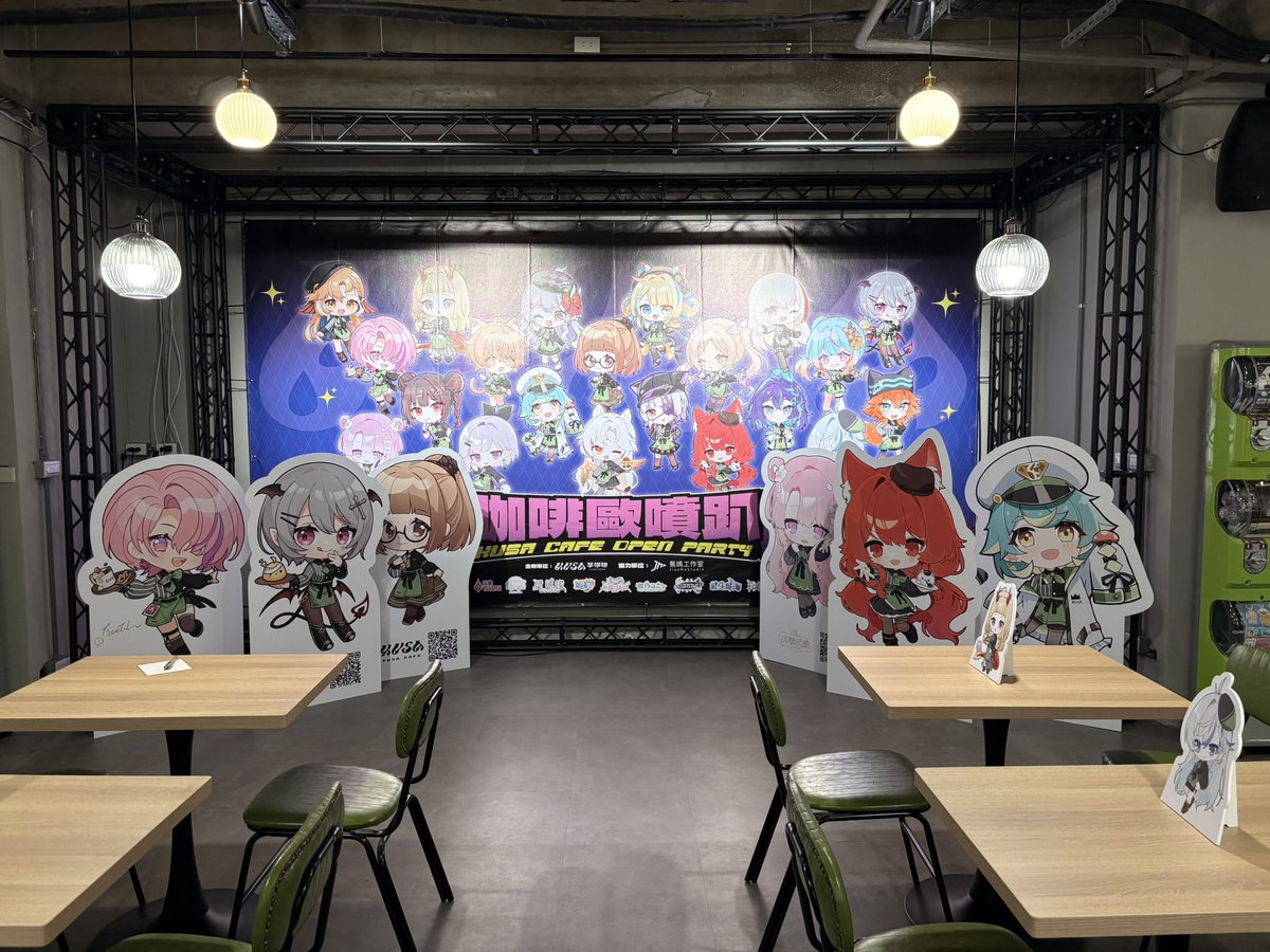 haruka_owl's tweet photo. 非常榮幸參與草咖啡的合作✨

穿上草咖啡制服為各位端上魔女牌「星空薰衣草奶茶」
淡淡的甜奶茶加上薰衣草香氣
非常舒心又好喝💜

現場寬敞到擺了所有合作V朋朋的大小立牌，還有超可愛限定周邊，看起來真的像趴踢一樣🎉

現在就來預約草咖啡參與趴踢吧!!

#星見遙 #草咖啡 #KUSACAFE #草咖啡歐噴趴踢 https://t.co/8WPcPfiYSW