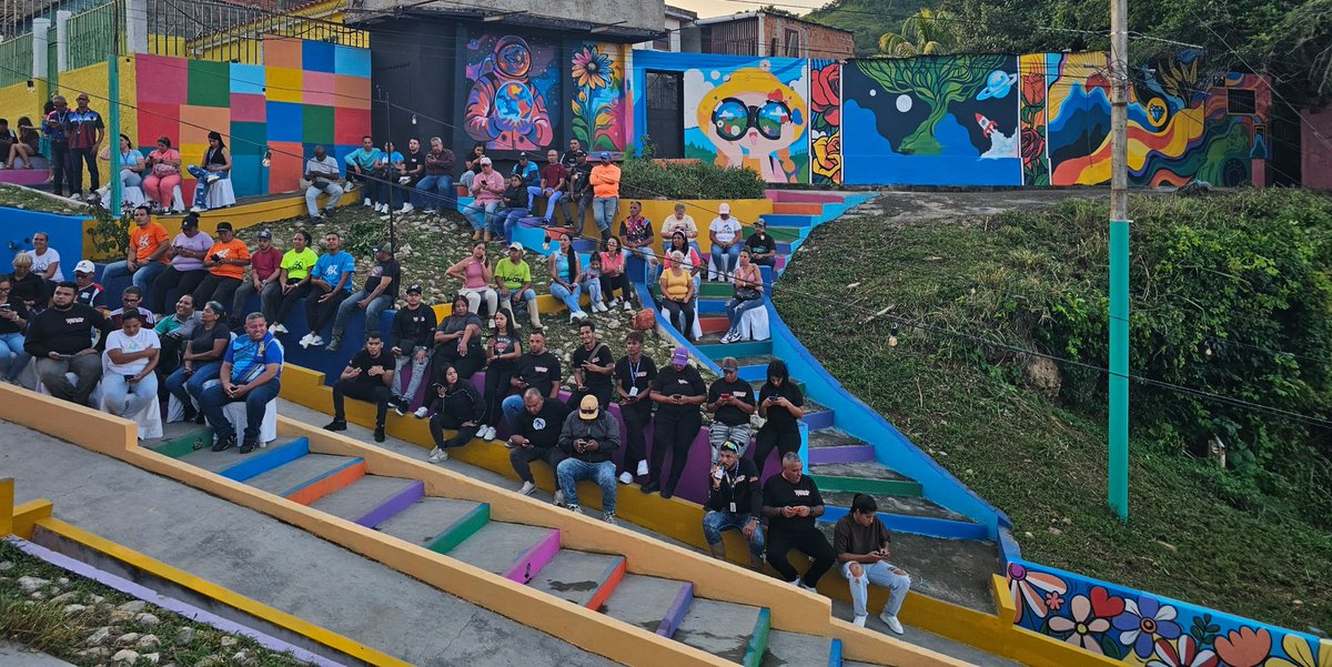 regulolacruz's tweet photo. #17Septiembre Entregamos totalmente rehabilitado el Paseo Los Estudiantes en el Casco Central de #LasTejerías, una acción que buscar brindar espacios de encuentro para las familias del municipio. 
@delcyrodriguezv @johanitakenpo https://t.co/rQtTXNl0FX