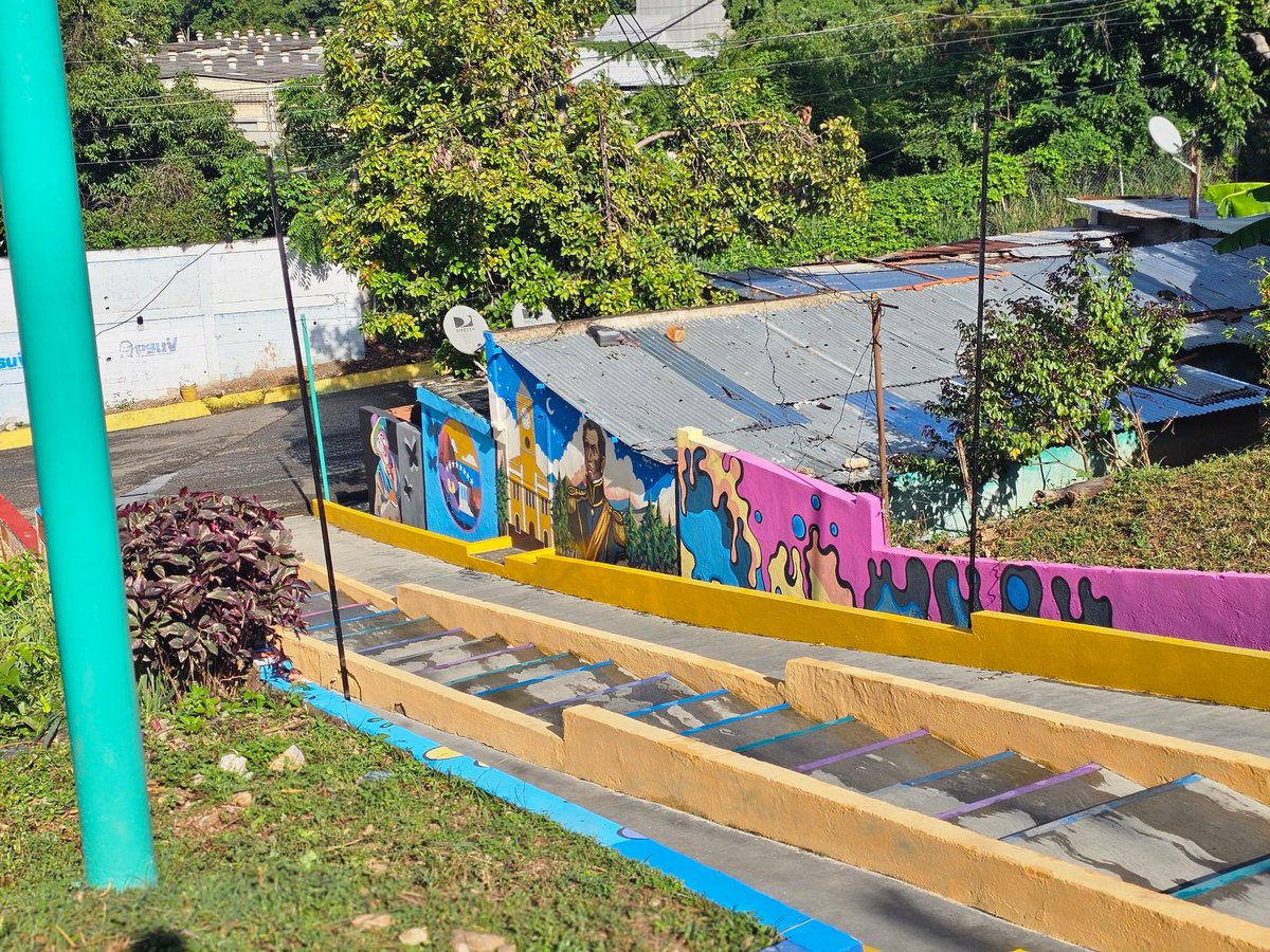 regulolacruz's tweet photo. #17Septiembre Entregamos totalmente rehabilitado el Paseo Los Estudiantes en el Casco Central de #LasTejerías, una acción que buscar brindar espacios de encuentro para las familias del municipio. 
@delcyrodriguezv @johanitakenpo https://t.co/rQtTXNl0FX