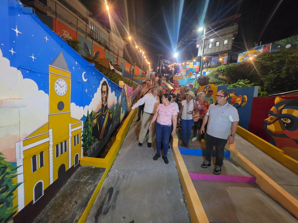 regulolacruz's tweet photo. #17Septiembre Entregamos totalmente rehabilitado el Paseo Los Estudiantes en el Casco Central de #LasTejerías, una acción que buscar brindar espacios de encuentro para las familias del municipio. 
@delcyrodriguezv @johanitakenpo https://t.co/rQtTXNl0FX