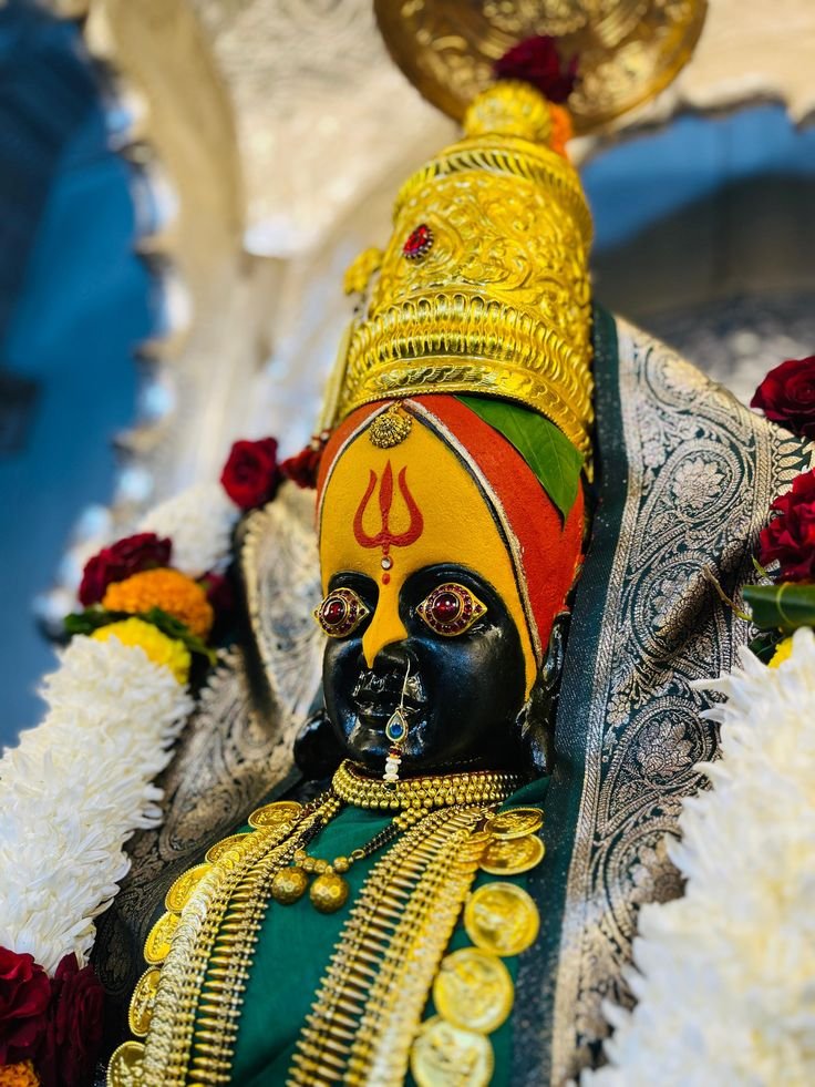 Ayudhika1310's tweet photo. AFZAL KHAN CAME TO TULJAPUR.

He smashed the idol of Tulja Bhavani, kuladevi of the Bhonsles. Sri Bhavani was broken into pieces, thrown into a hand-mill and pounded into dust. A cow was slaughtered in front of the temple.

He was dead within weeks at Pratapgad.

THE TEMPLE WAS RESTORED.

Shivprabhat 🙏🏽
