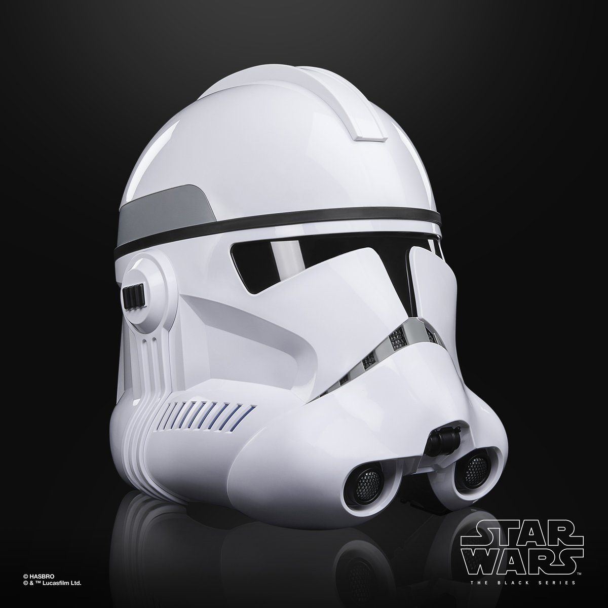 HasbroJP_Action's tweet photo. 銀河全体を巻き込んだ「クローン・ウォーズ」の象徴——フェーズII クローン・トルーパーのヘルメットが最高峰の再現度で再登場！

予約は👇
Amazon: https://t.co/reCOieLBQQ
楽天ブックス:  https://t.co/6vQMd0gE0N

銀河共和国の運命を背負い戦い抜いた兵士たちの勇姿が、精巧なディテールとボイスチェンジャー機能で蘇る！