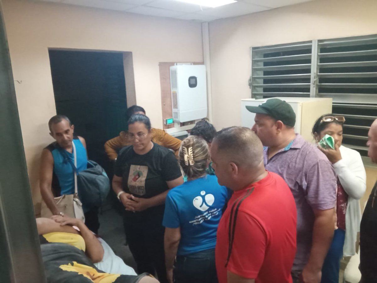 GranmaDps's tweet photo. 🚨 Última Hora: Muere mujer en accidente de tránsito en Granma

Una mujer de 44 años murió y otras siete personas resultaron heridas en un accidente ocurrido en la carretera de Bartolomé Masó, en Granma. Los lesionados se encuentran fuera de peligro. https://t.co/ruqIZwhH4y