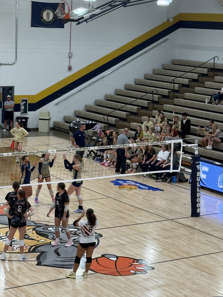 Dawgs_Athletics's tweet photo. Fairdale @FHS_Vball_ defeats PRP in a big district match 3-2! 
@FairdaleHigh #Fairdale4Life https://t.co/xRJDUdBBq0