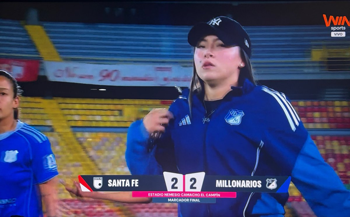 FabiRockr's tweet photo. TE AMO DIOSA 

Con Millonarios no se jode .

TE AMO 

Parada y hermosa. https://t.co/ACzBhJEd7t