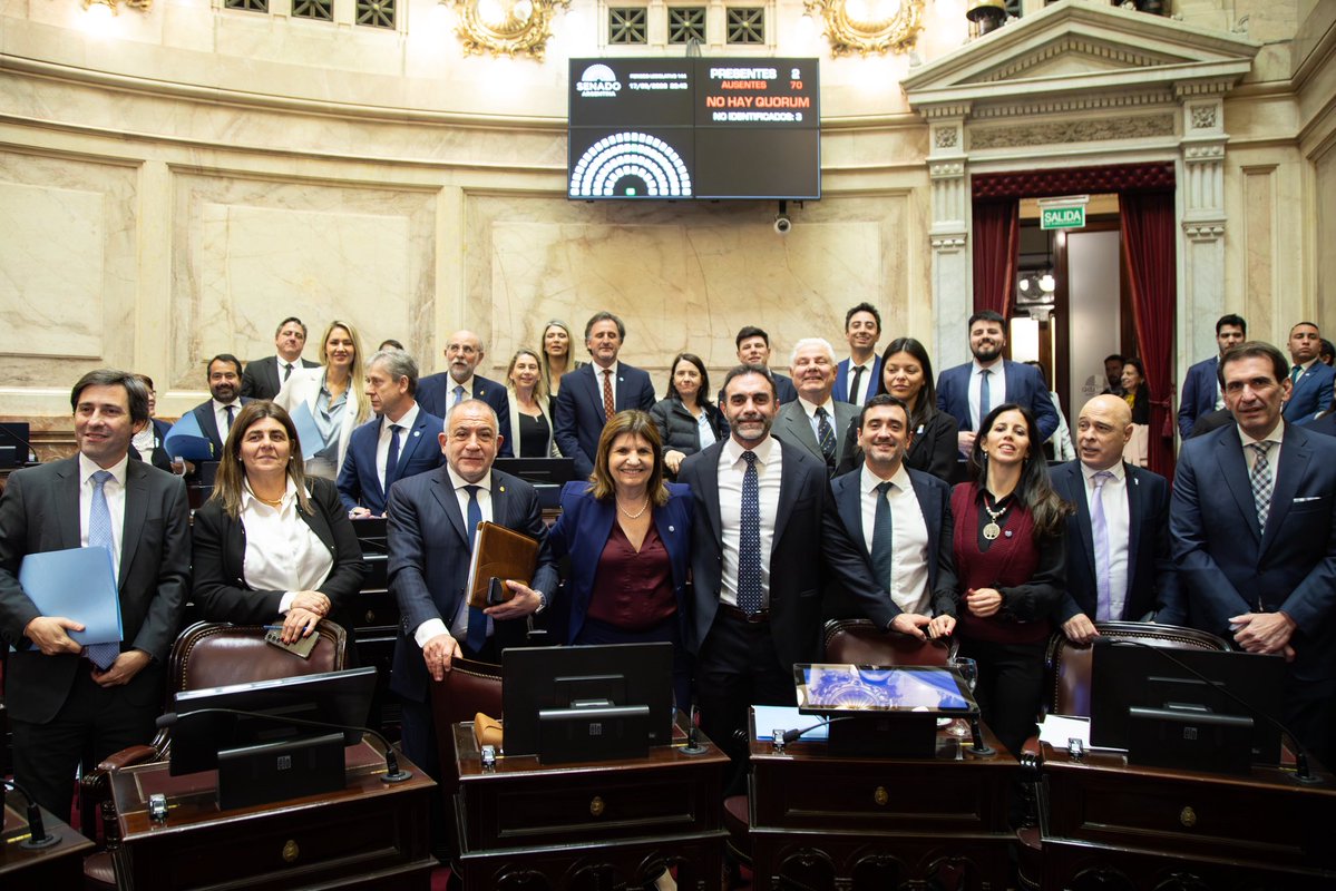 PatoBullrich's tweet photo. Gran sesión, con muchas leyes relevantes para todos los argentinos. En equipo con el Bloque de Senadores y con mucho diálogo y acuerdos con los bloques aliados.

- Ley de Inocencia Fiscal II.
- Convenios para la transferencia de la Justicia Nacional a la Ciudad Autónoma de Buenos Aires.
- Reforma de la Ley de Biocombustibles.
- Pliegos de jueces y embajadores.

Trabajo, acuerdos y resultados. 
Así se fortalece el rumbo.