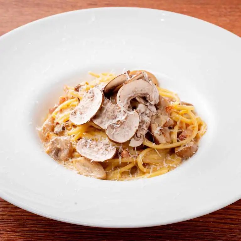 dynac_official's tweet photo. 秋に食べたいパスタ🍂3選

🍝トマトソースとチーズに溺れる”ミートパスタ”～南瓜と薩摩芋チップスのアクセント〜/パパミラノ
🍝牛スネ肉とマッシュルームの濃厚ラグ
ーソースパスタ/ポルチェリーノ
🍝 ポルチーニクリームパスタマンチー
二/ビラビアンキ https://t.co/pNnqXFdjVa