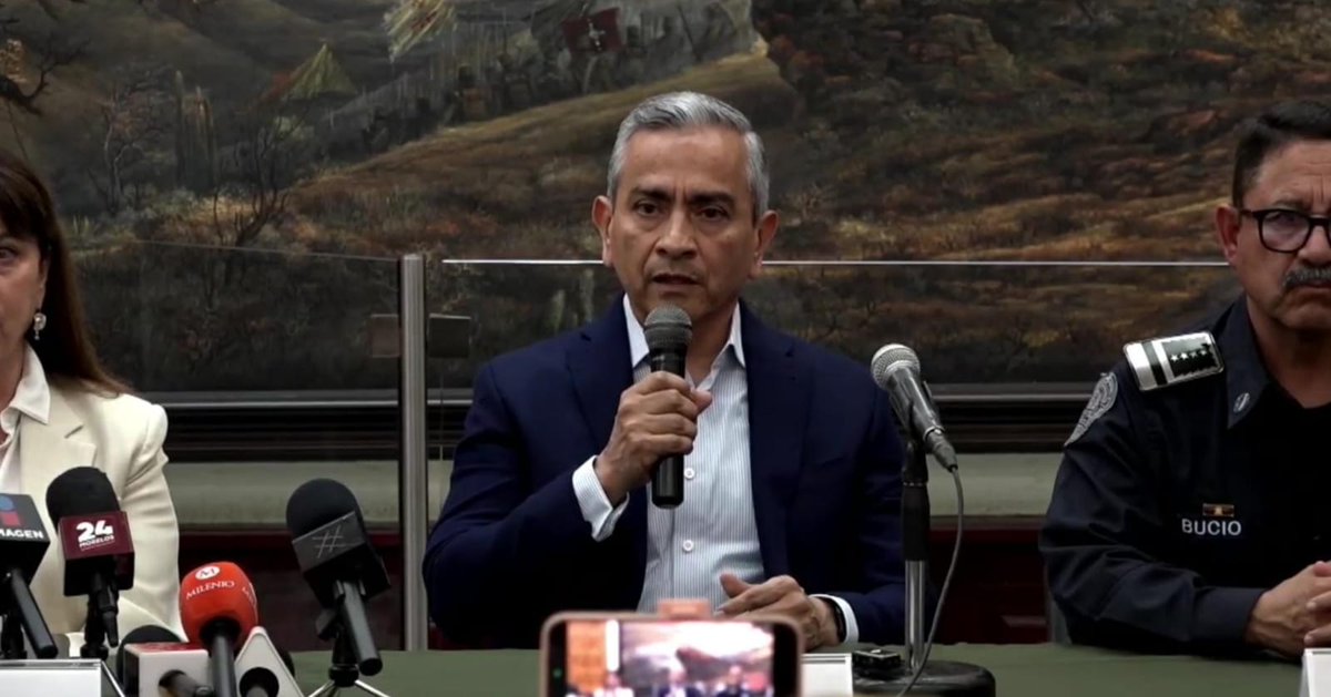 InformateyMas's tweet photo. #Morelos 
🔴 Conferencia de prensa | A las 6 de la tarde fue detenido en el centro de Cuautla el presunto feminicida de Claudia Tacoronte, informó el Fiscal General de Morelos, Fernando Blumenkron Escobar. 

#FiscalGeneral #Morelos #FernandoBlumenkron https://t.co/aVl1UMPcFD