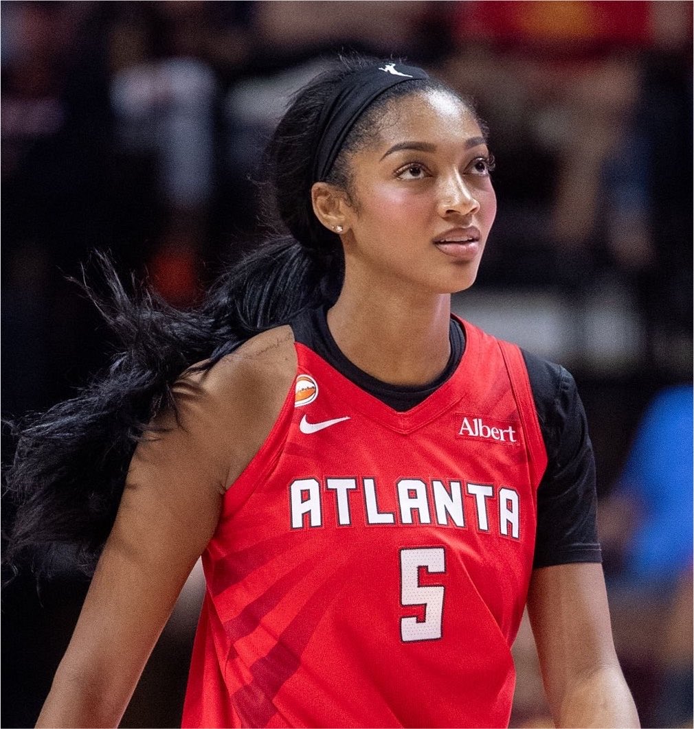 trendyhoopstars's tweet photo. FUN STAT: Angel Reese becomes the first player in WNBA history to record a 30-point double-double in 25 minutes or less. ✨ https://t.co/X1GgacfgHm