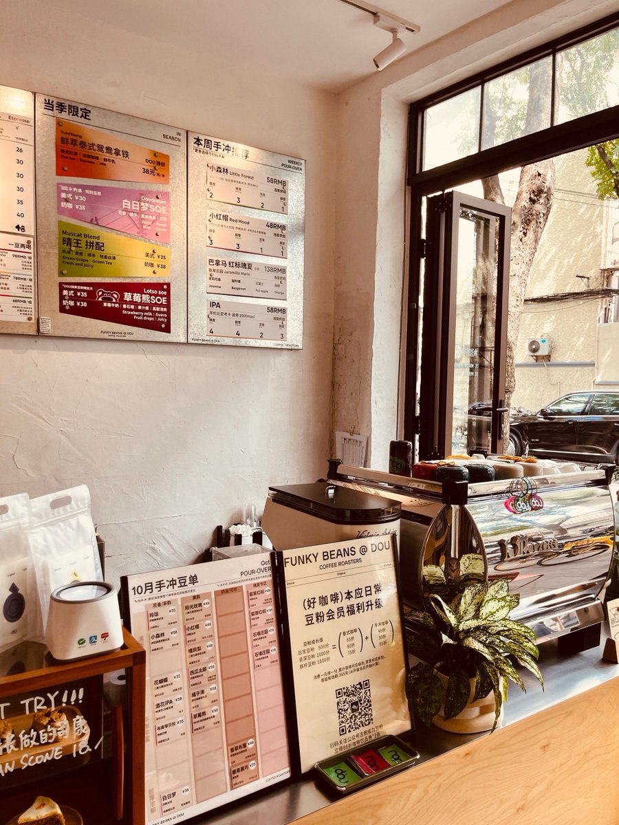 alma_wilso74037's tweet photo. Tried the new zero-waste café downtown today—first-time experience got me hooked! Their matcha latte comes in a reusable ceramic cup you can return for a discount, no single-use plastics at all. 10/10 for both taste and vibe! https://t.co/s5yPq4AVta