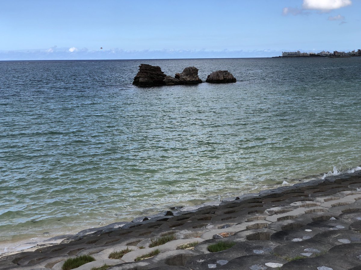 sumabeach_'s tweet photo. 沖の雲はまだまだ夏空(^^) https://t.co/lINa3jEpaf