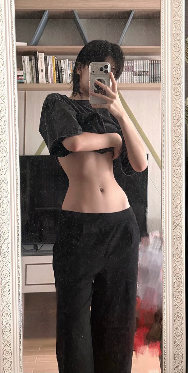rindala03's tweet photo. พี่ทอมพึ่งอาบน้ำเสร็จค่ะ🙂‍↕️🖤 https://t.co/8NV7qje6M3