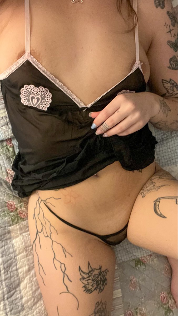 kittykatt_67's tweet photo. sleepover? 🙈🧦
https://t.co/GjPL0r4AGv
#nsfw #panties #nude #sexy #slut #horny #uncensored #homemade #goodgirl #teenagegirl #easyaspie #ROSÉ https://t.co/sq5V9MXwO2