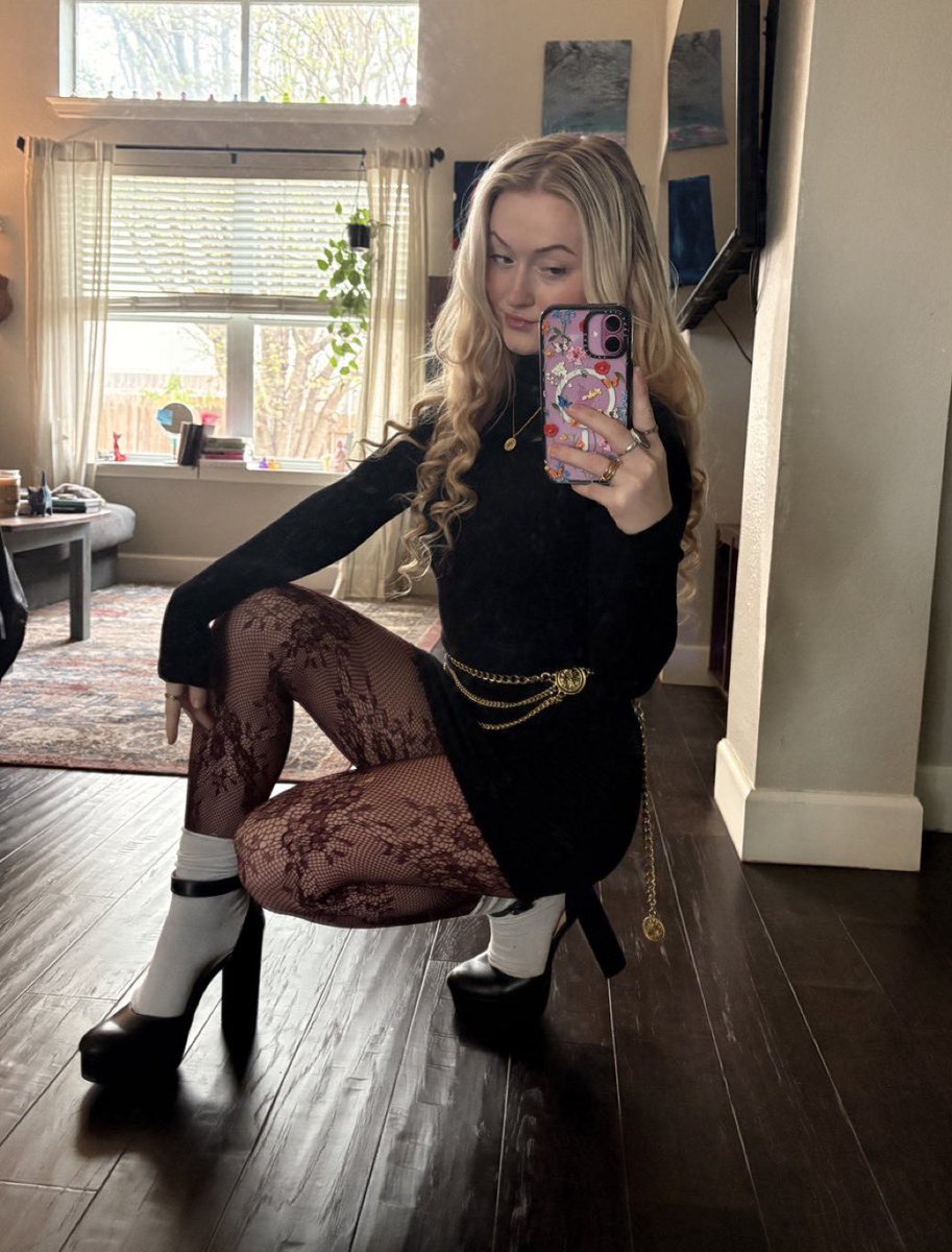 Godesskenedy6's tweet photo. cvcking you &amp; making you fck your pillow + draining your wallet every chance i get is your life now dummy 🎀

findom cuck paypig drains humanatm relapse gfe fincuck sissy sph https://t.co/NAIm5jJEIw