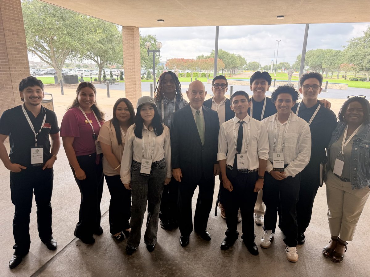 CTE_WBL_CISD's tweet photo. Nine CTE students attended the 2026 GCIF Student Breakfast & Industry Forum! ππ€ They connected with industry professionals, explored career pathways, and gained valuable insights for their future. We also had the opportunity to meet our mayor! πΈ #ChannelviewCTE #WBL https://t.co/QQRWx8buA6