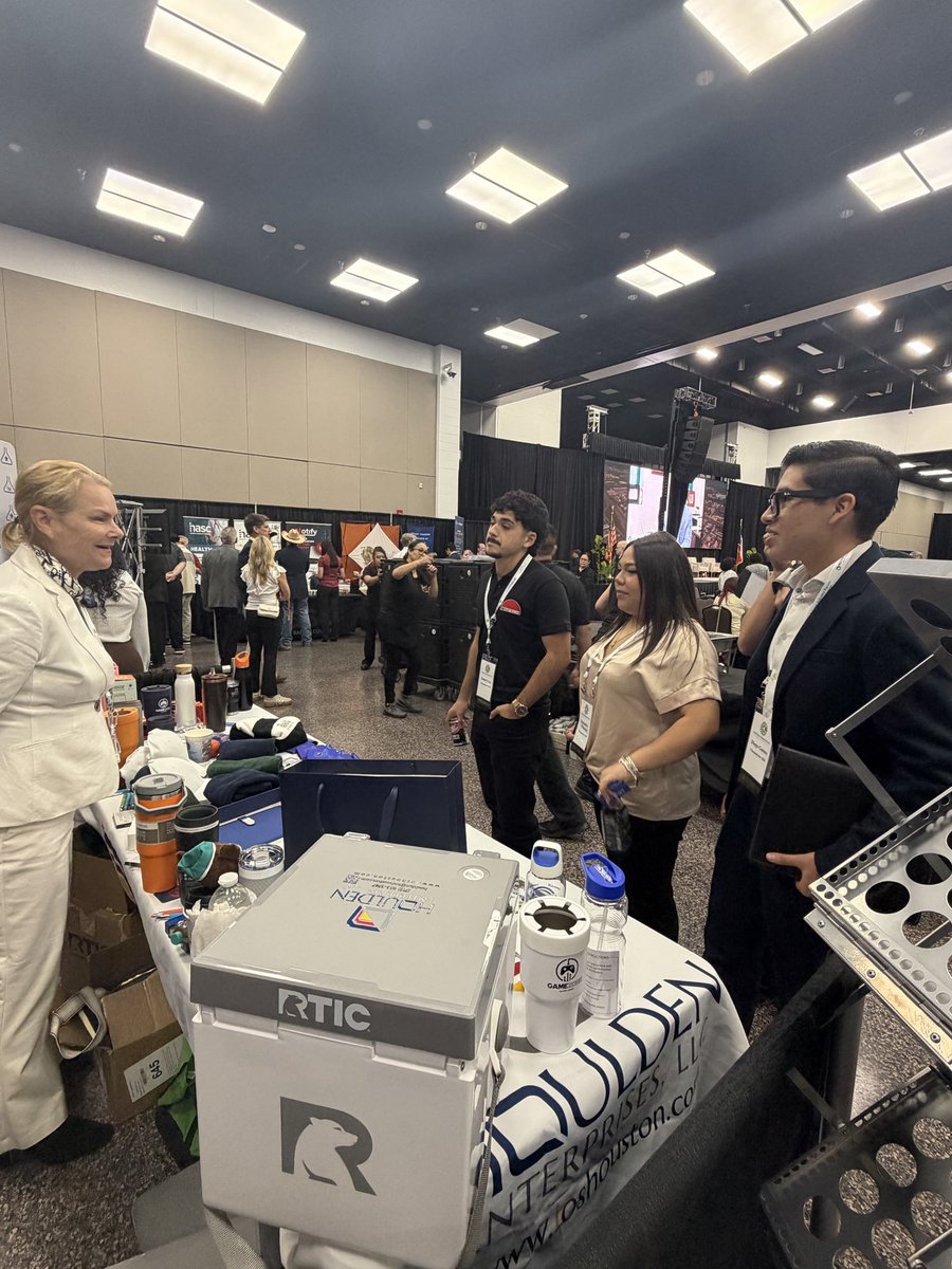 CTE_WBL_CISD's tweet photo. Nine CTE students attended the 2026 GCIF Student Breakfast & Industry Forum! ππ€ They connected with industry professionals, explored career pathways, and gained valuable insights for their future. We also had the opportunity to meet our mayor! πΈ #ChannelviewCTE #WBL https://t.co/QQRWx8buA6
