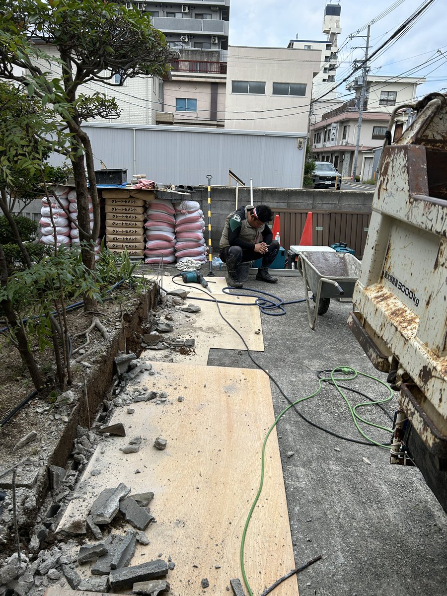 mz_cube11's tweet photo. 土間打設してブロック解体🧱 https://t.co/PBssbxspNF
