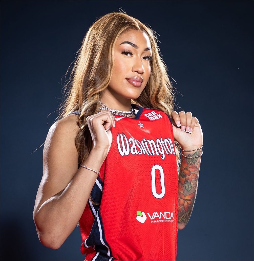 trendyhoopstars's tweet photo. Shakira Austin vs Chicago:

20 PTS
7 RBS
3 AST
2 STL+BLK
8-15 FG
4-8 FT

Washington wins, 110-80! 🪄 https://t.co/896odaAmrm