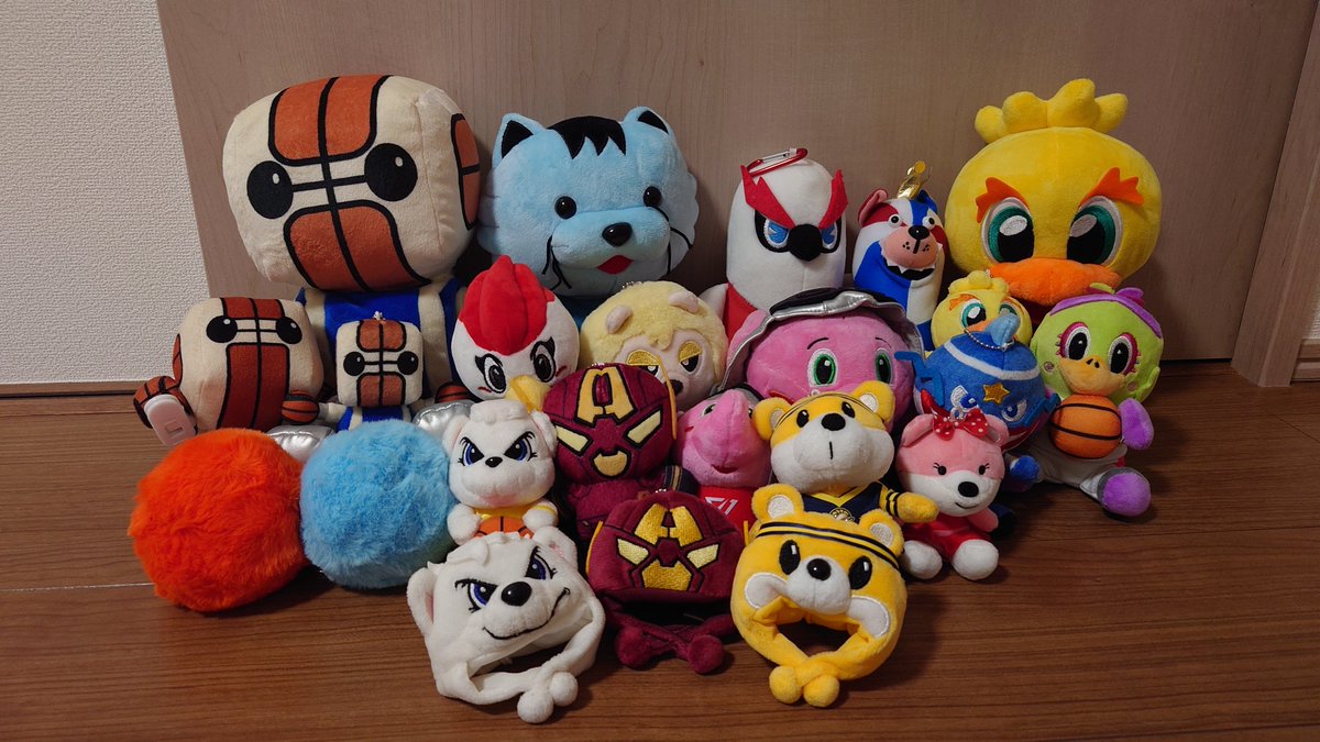 mrk_alv's tweet photo. 他のチームのマスコットぬい達
気づいたらロボスケ🤖3ついた🤣
まだまだ無いチームの増やしたい🤭 https://t.co/uVc6lacUJO