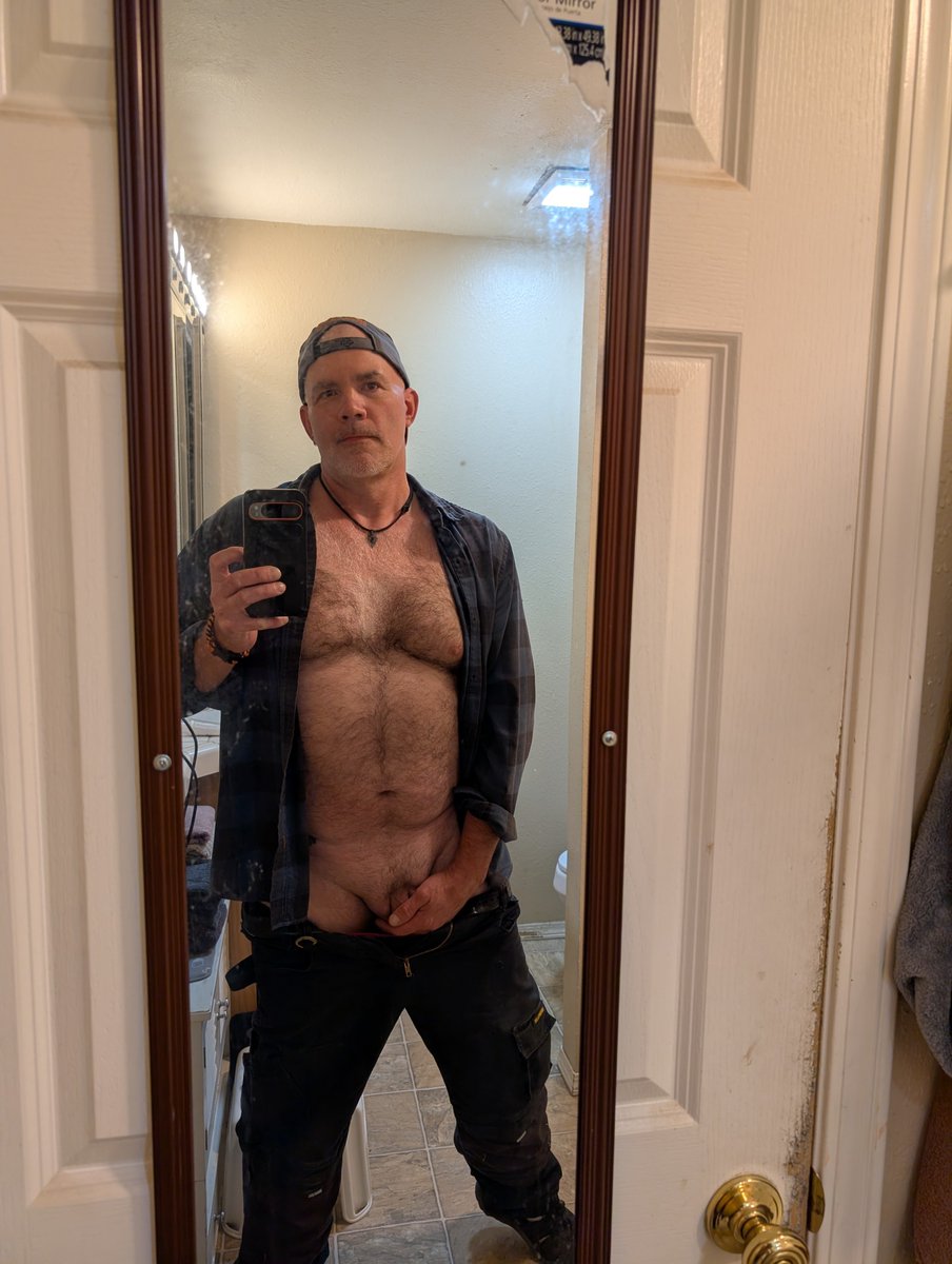 GeneJamessgt0's tweet photo. 50, single and horny all the time https://t.co/xMAaE3R7Da