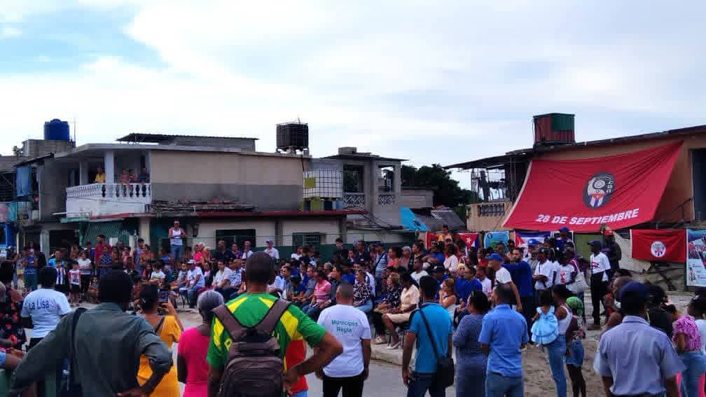GHNordelo5's tweet photo. Cederistas de Arroyo Arenas, en La Lisa, nos acompañaron en un barrio debate contra el flagelo de las drogas. #Cuba #CDRCuba #MiBarrioPorLaPatria #ContraLasDrogasSeGana https://t.co/maSwJ1QMHI