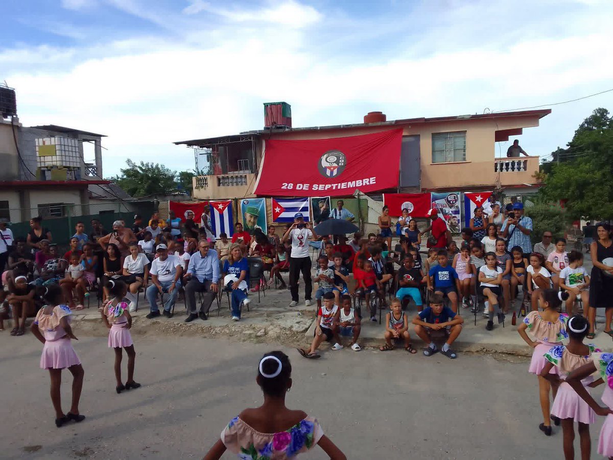 GHNordelo5's tweet photo. Cederistas de Arroyo Arenas, en La Lisa, nos acompañaron en un barrio debate contra el flagelo de las drogas. #Cuba #CDRCuba #MiBarrioPorLaPatria #ContraLasDrogasSeGana https://t.co/maSwJ1QMHI