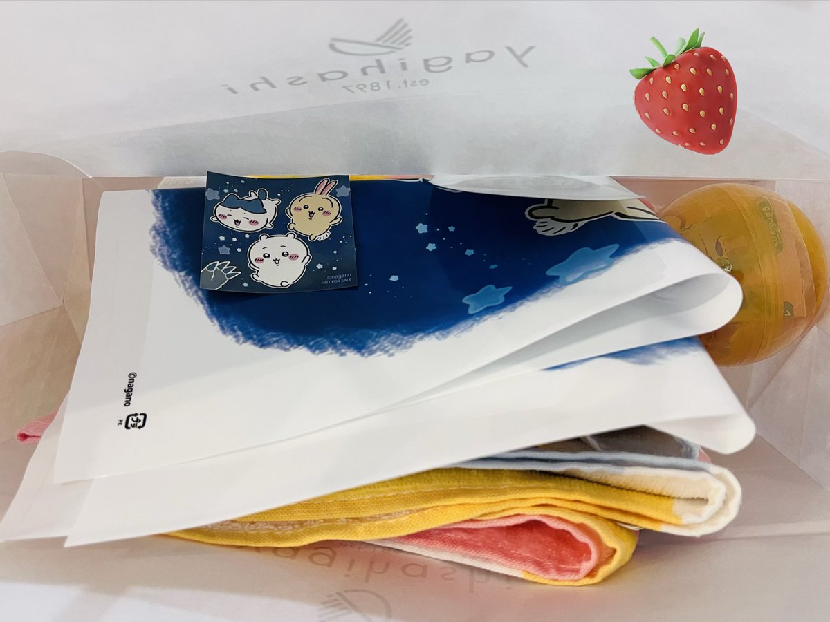Chii_ichig0's tweet photo. ちいマで今日発売する商品あった
ショッパー＆ノベルティは
紙袋に入れてくれるスタイル😁🛍️
催事場、全面使ってるので
横に広々でした♪

#八木橋百貨店
 #ちいかわPOPUPSTORE https://t.co/gscfMzH0gI