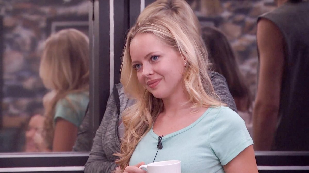 walnutpepsi's tweet photo. the casual misogyny in this fandom is so crazy 😭 melody just sent home YASH who has blindsided her the last two weeks, lied about his bribe to her, and she almost went home on his hoh. why would she put up her CLOSEST ally when taylor/yash have flipped on her already #bb28 https://t.co/hynGaPrCHr