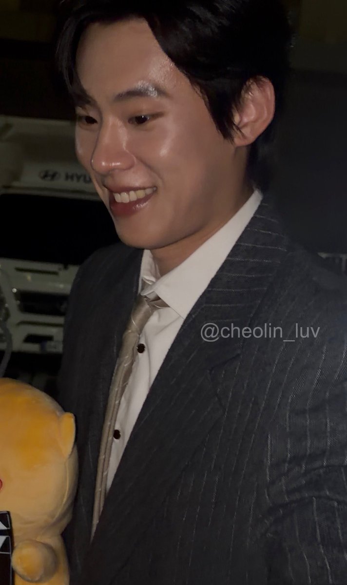 cheolin_luv's tweet photo. 어제 너무 잘생겨서 멜라토닌 먹고 꿈꾼 거 같았음... https://t.co/My4LUthwzn
