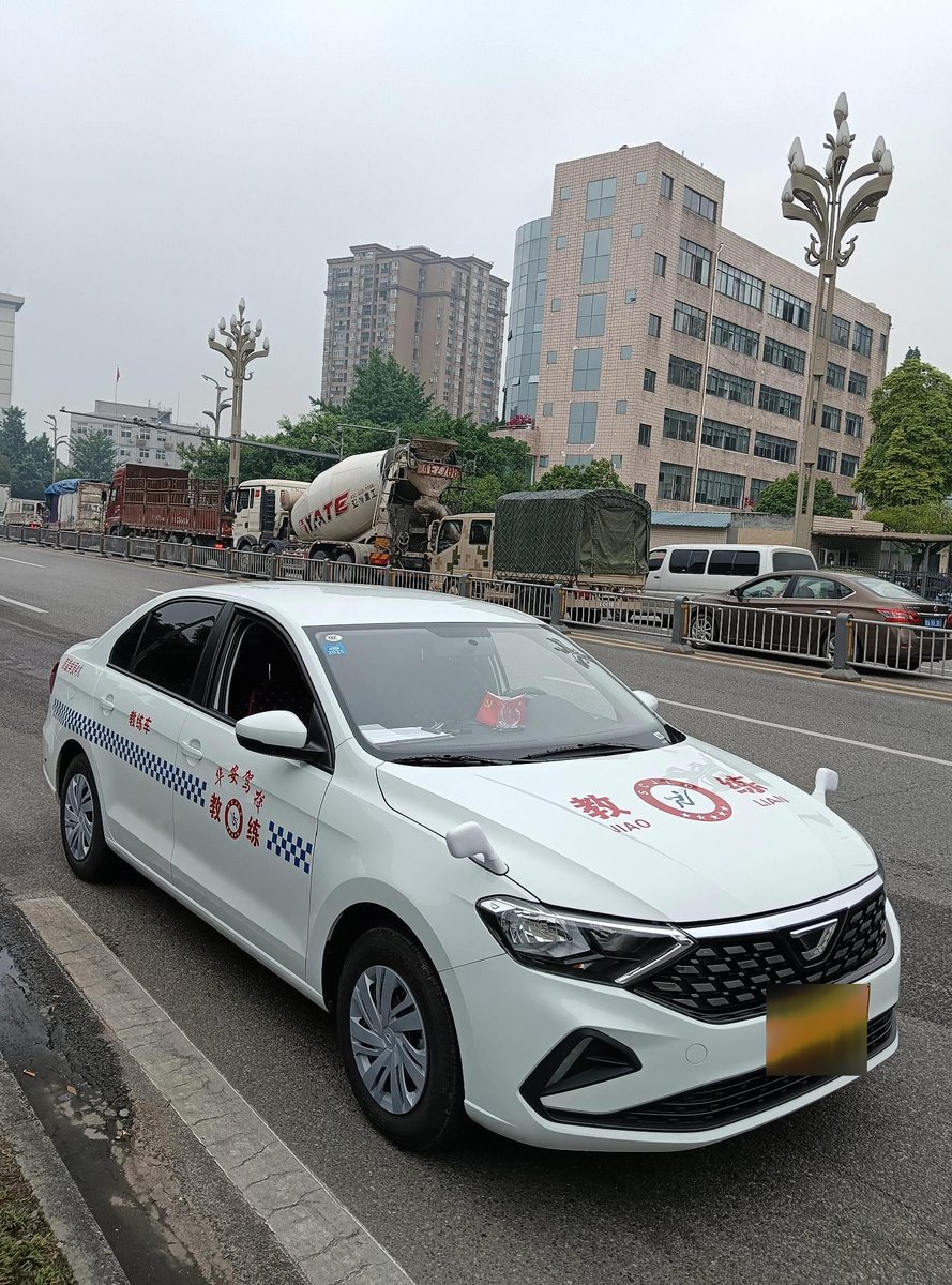 pe6termatthewph's tweet photo. Finally passed my driving test today after 3 months of parallel parking fails and forgetting to signal! https://t.co/Rmkqen5cZS