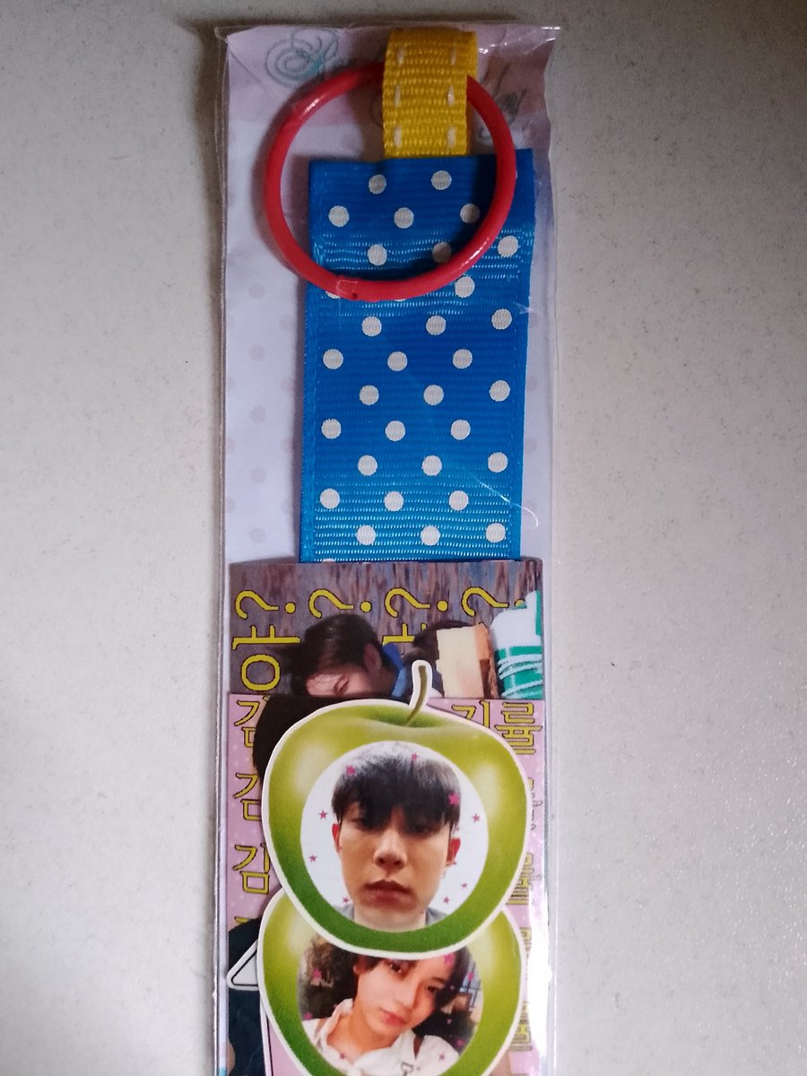 Owhspp's tweet photo. @ryulimn KAA MAKASIIII UDH DATENG, gatau kemarin atau lusa lucu bngt gelo packaging nyaa itu bungkus paketnya masih adaaa WKWKWKWKW, ini sticker nyimut² GEMASSSSSSS https://t.co/o0f365NST2