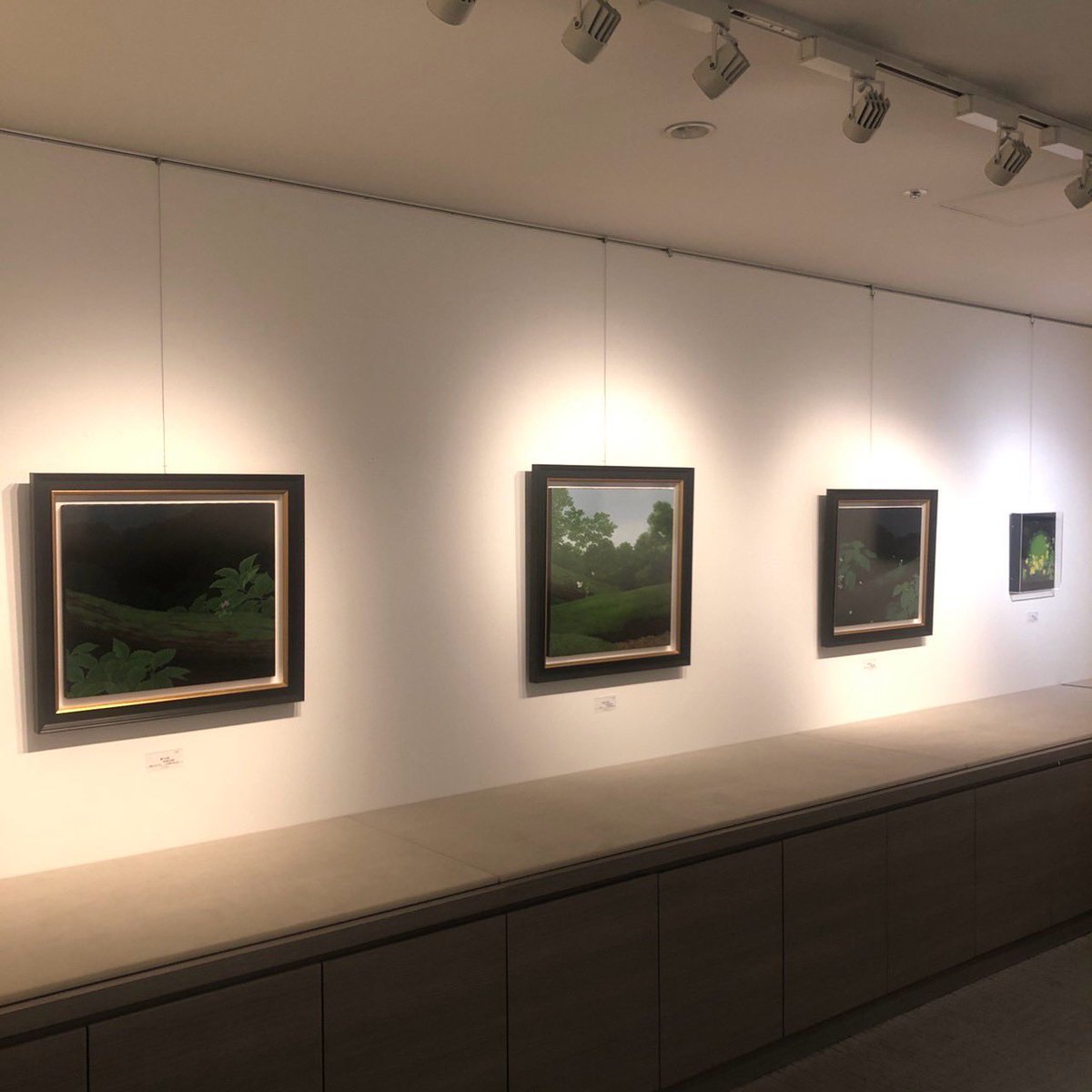 hakkendogallery's tweet photo. 昨日より開催！
毎年残暑に爽やかな凉を与えてくれるそれはもう素晴らしい苔の世界。
今津奈鶴子 油絵展-巡る森-
9.17thu-23wed
東武百貨店池袋店
6階1番地アートギャラリー https://t.co/VXDA9UwSfZ