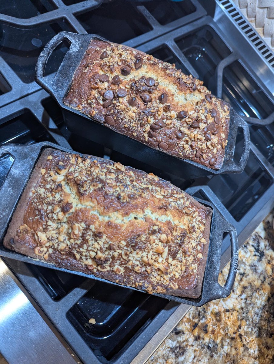 Bryanne's tweet photo. Talking to the void...
Country music blasting in the kitchen, the sweet scent of banana bread tangling with homemade chicken tenders and fries. All while watching the sunset fading through my kitchen window.  Goodnight, void. Keep the stars warm for me.🌒✨🍞💚🏜️ https://t.co/XuBZb5ajtH