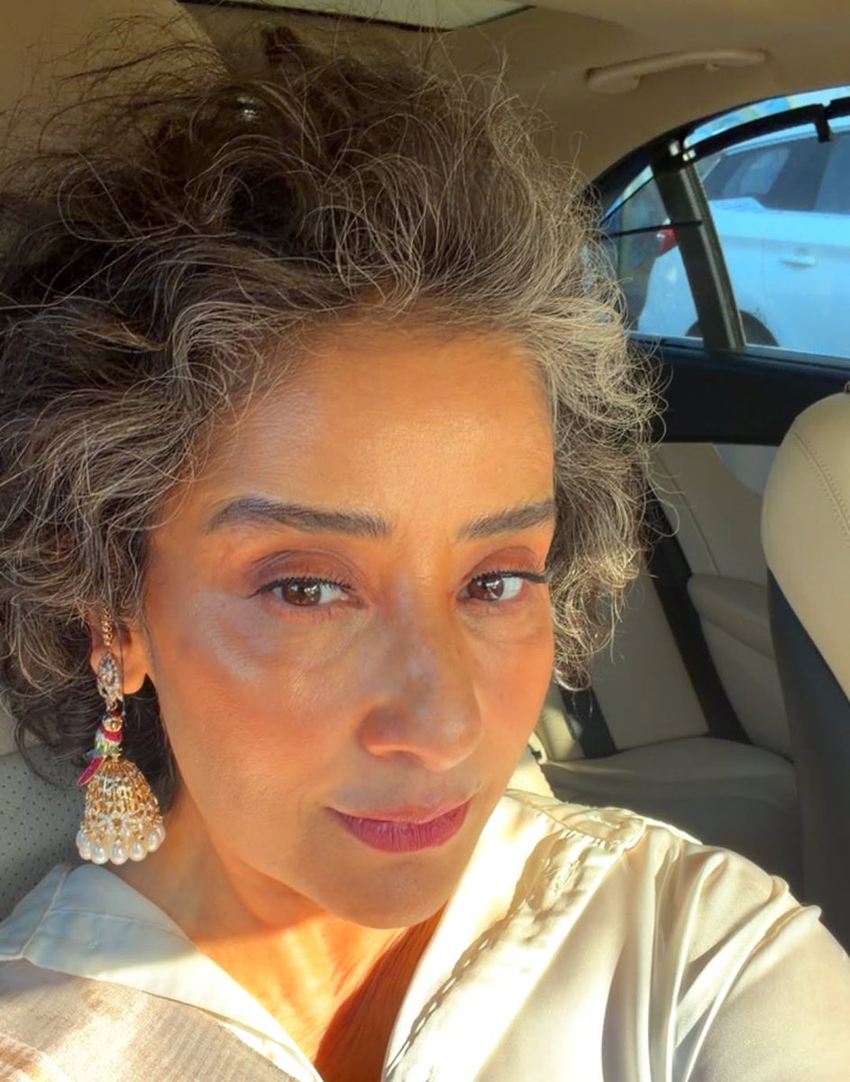 KelvimBrito's tweet photo. Eid Mubarak 🌙.. Some days, shining needs no reason at all…
Only your favourite jewellery and a happy heart 💖✨
Congratulations  🥂
Makeup
Hair https://t.co/LxYiQHVNi4