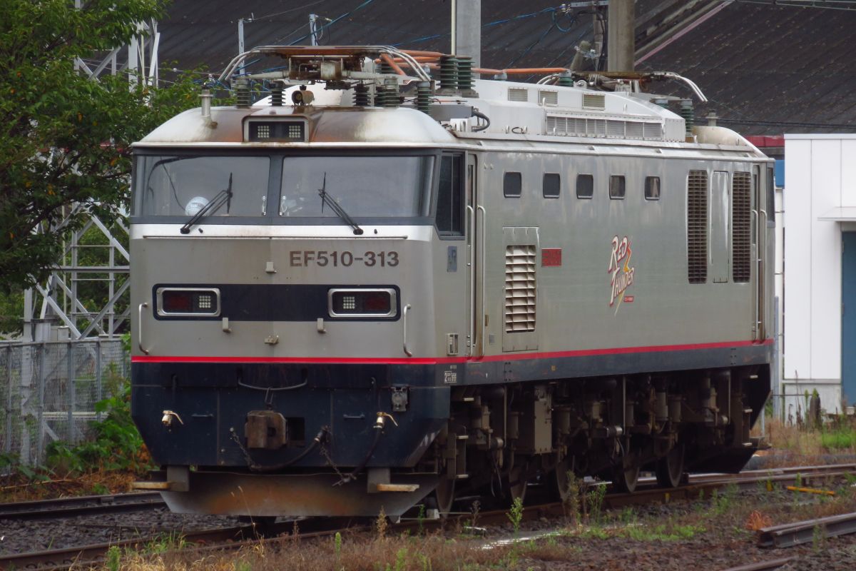 lega2200's tweet photo. 今日はEF510-317号機と313号機だった。 https://t.co/QaUJxKJ0uH
