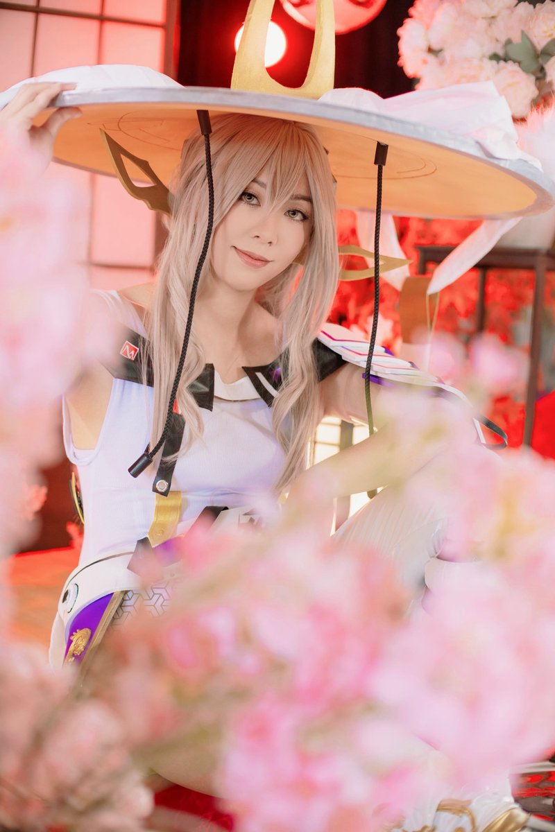 shichaku_cos's tweet photo. Shout-out to okawari_photos (IG) for taking beautiful portraits of my handmade Scarlet cosplay. It was a pleasure to work with you, we should do it again soon! 
@nikke_global @NIKKE_japan
#NIKKEcosplay #nikke夏2026 #NIKKE #紅蓮 #勝利の女神NIKKE https://t.co/p03sifUVzu