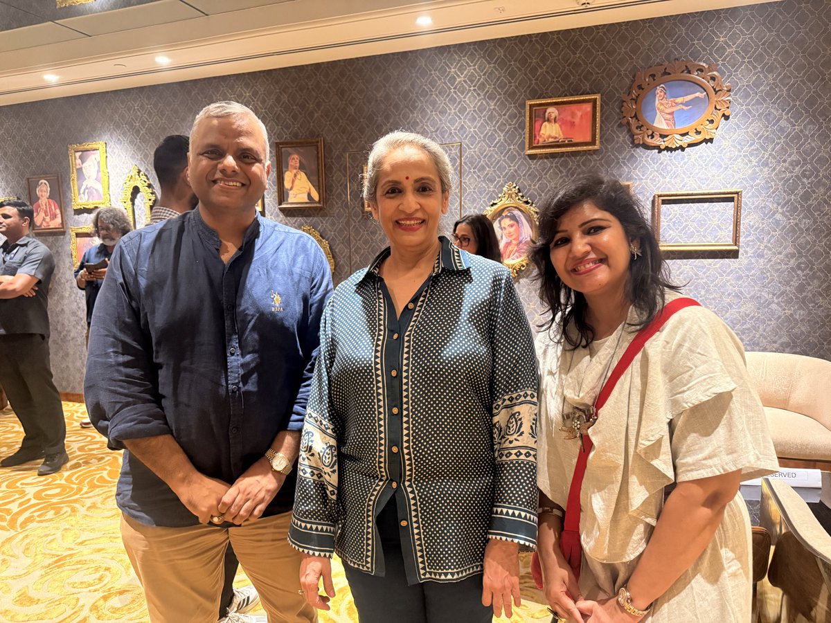 ashishag_76's tweet photo. @AnupamPKher @ShashiTharoor Had the pleasure of watching Jaane Pehchane Anjaane at Mumbai.
Amazing play.👍👍
“Ghanta khali lolak gayab” 😊 https://t.co/4CurLRjT8l