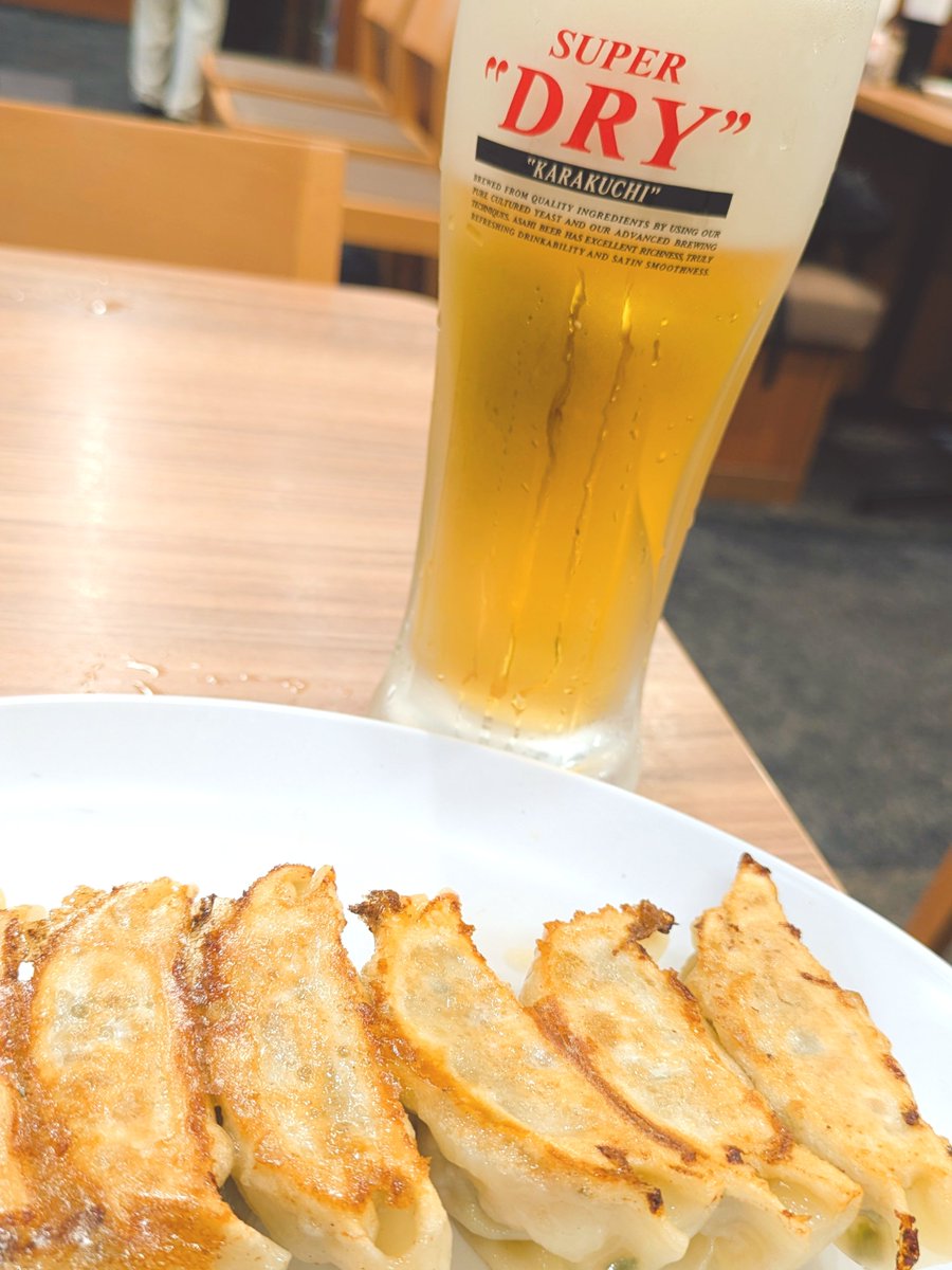hydrang_556's tweet photo. 久しぶりのお先いただきます(🍺•᎑•🍺)
リニューアルした大葉生姜餃子と一緒に！

毛玉ちゃんは実家でお留守番 https://t.co/IDMKwKVJR7