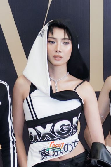 localpopph's tweet photo. XONARA brought their own touch of elegance to the 39th Awit Awards red carpet. The girls effortlessly turned heads with their stunning looks and undeniable charm

#XONARA @officialxonara https://t.co/PakSKgetII