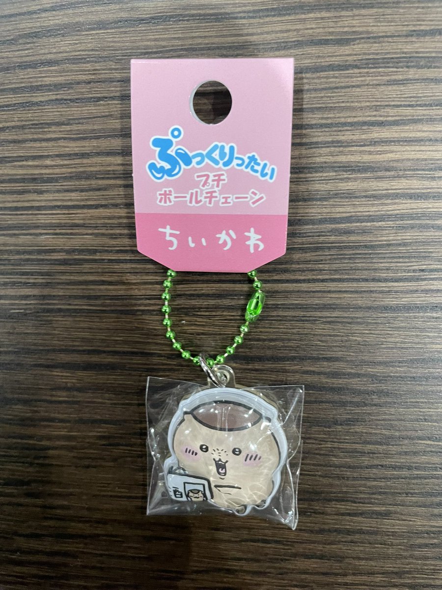 yadoo_max's tweet photo. 嫁さんの店のバイトの子が、東京土産でちいかわのくりまんじゅうキーホルダーをくれた。
俺のこと、くりまんじゅうだと思って買ってきたらしい。
否定しきれないのが悔しいけど
ありがとうな。鍵につけるよ。 https://t.co/kOfNs2U3l1