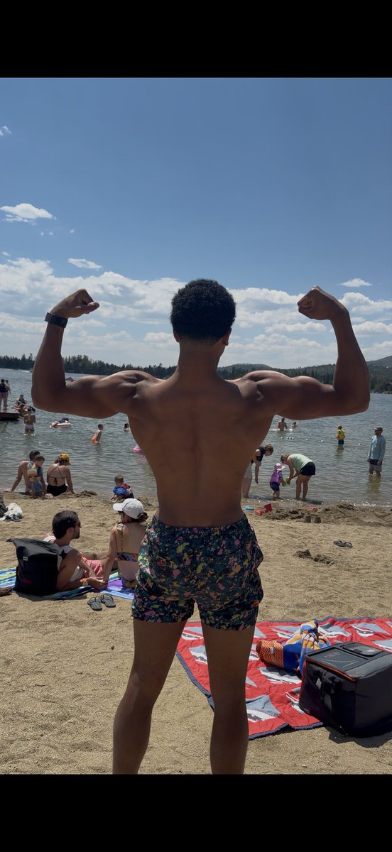 Musclehunkty's tweet photo. Where’s my throne 👑 https://t.co/F2HNYqrifE