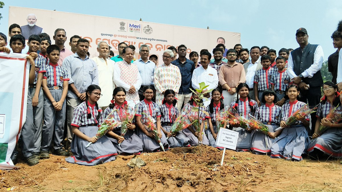 Kvnit2024's tweet photo. Plantation drive under "Ek ped Maa ke Naam 3.0" campaign by NITR &amp; Forest dept. in the presence of Sj Sarada Prasad Nayak ,Hon'ble MLA,Rourkela ,Sj Durga Charan Tanty ,Hon'ble MLA, Raghunathpali,
Prof. K Umamaheswar Rao ,Hon'ble Director ,NITR, Sri Ravikant Meena ,DFO ,Rourkela. https://t.co/UwSWo82rpn