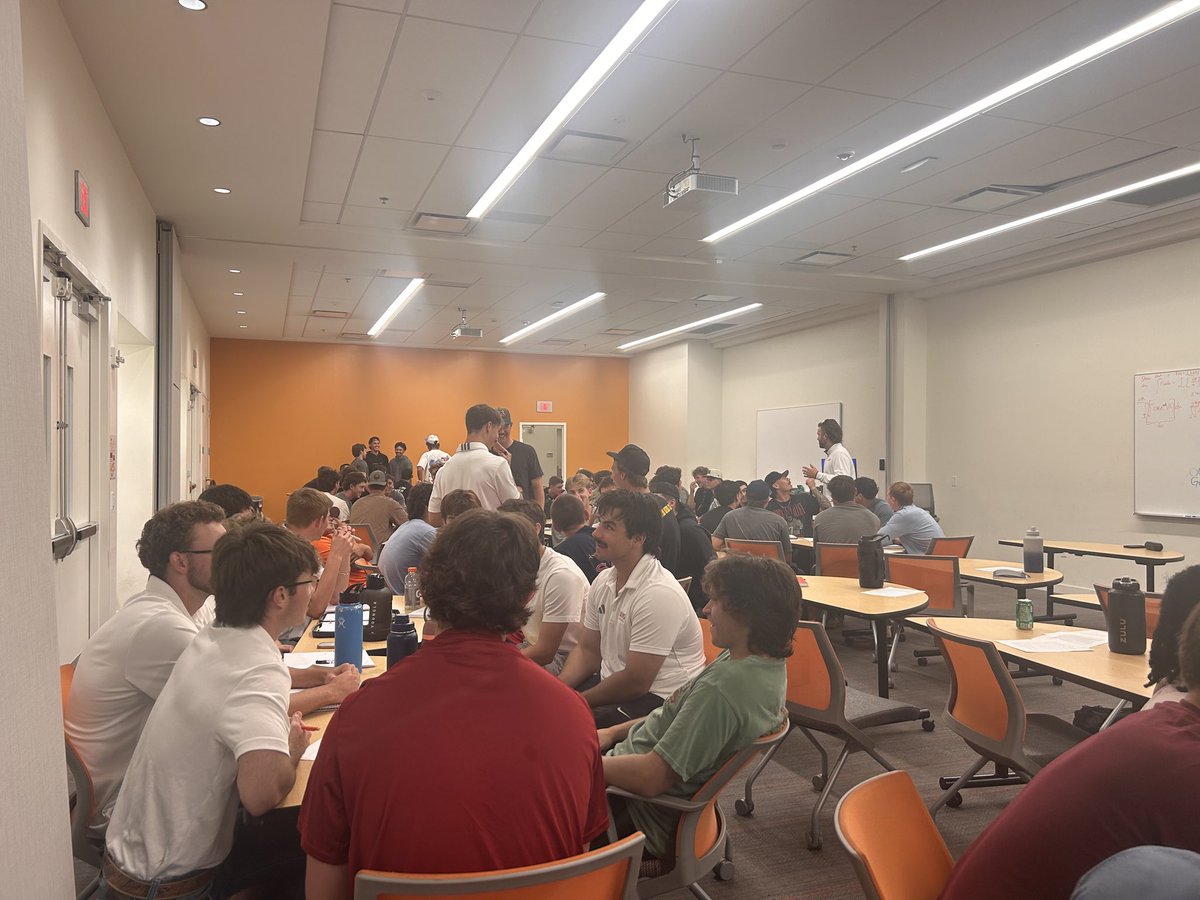 TimMontez's tweet photo. OUAZ Baseball Fall Program Building Session 1… God is great!!!👊🙏⚾️ https://t.co/7Um3uDUY0H