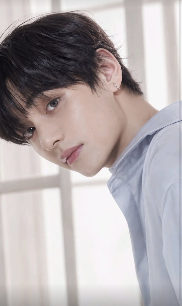 tae_completos's tweet photo. OS- #taekook +18

It's so Tigh 🥵

Th, un alfa de 34 años está obsesionado con el olor de Jk, un omega de 24 años que vive en el mismo piso que él. 

Un día a uno de ellos le llega su celo y sus lobo reclaman por el otro. https://t.co/nnnPRGK9bG