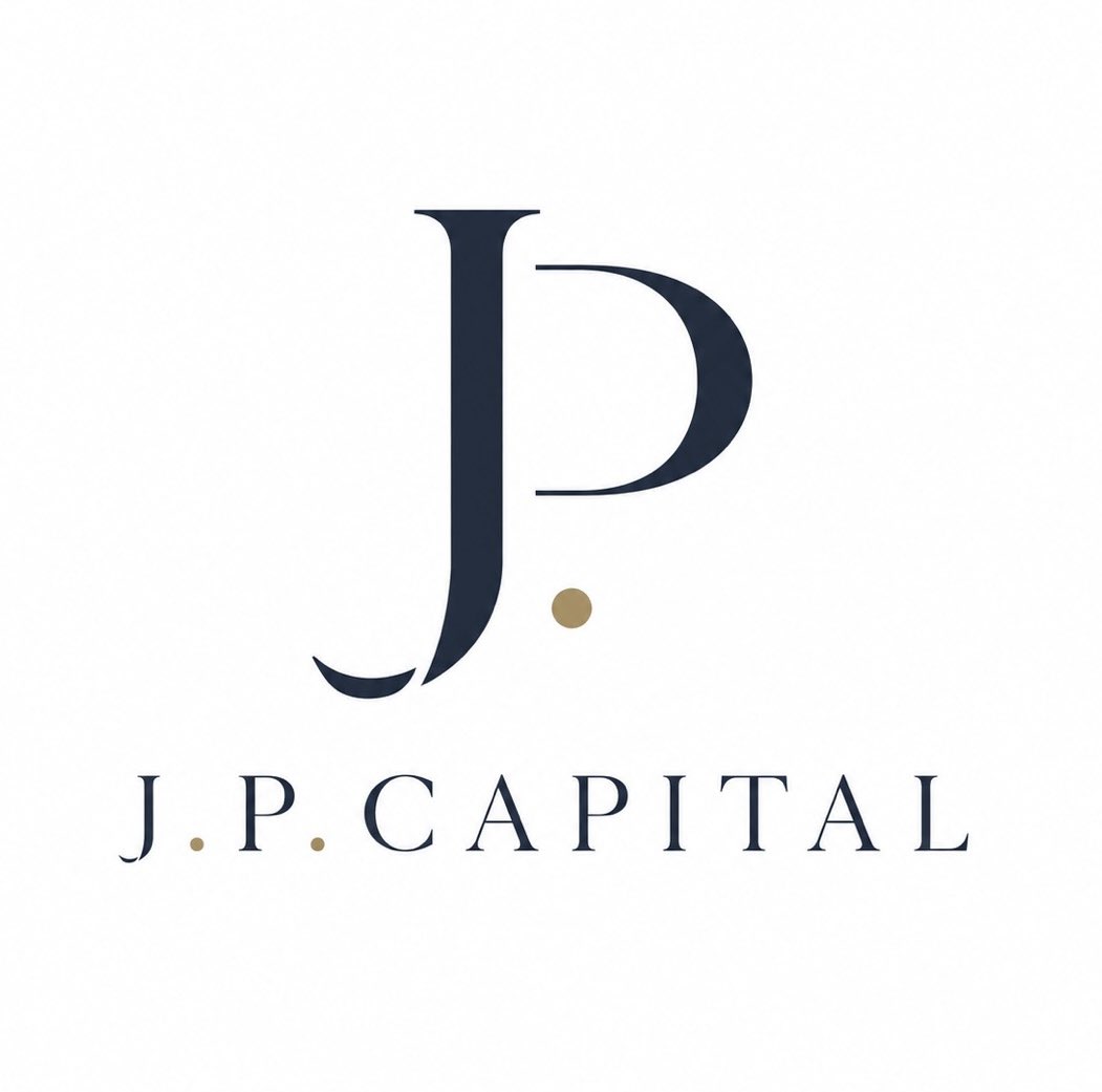 JP_JPCapital's tweet photo. アルサーガパートナーズを任期満了で退任し、新会社「株式会社J.P. Capital」を設立して独立しました

アルサーガパートナーズでは、入社してから4年、コンサルティング事業の立ち上げからシステム開発事業の責任者を経て、代表取締役まで様々な経験をさせてもらいました

株主の皆さま、クライアントの皆さま、そして一緒に働いてきたメンバーをはじめ、本当に多くの方に支えていただいた4年間でした

改めて、心から感謝いたします

J.P. Capitalについて、アルサーガパートナーズとは資本関係のない独立した会社ですが、既存の案件はもちろん、お互いの強みを活かした新しい取り組みなど、これからも良い関係で一緒にお仕事をさせていただく予定です

今後、具体的に何をやるのかについては、また改めて記載できればと思います

ありがたいことに「お祝いにお花を送るよ」と言っていただける方が多くいらっしゃいました。本当にありがとうございます

もしお祝いをいただけるのであれば、お花の代わりに観葉植物をいただけると嬉しいです。新しいオフィスに置いて、めちゃくちゃ大切に育てます！

新しいチャレンジは恵比寿から始まります
お近くに来られた際は、ぜひお声掛けいただけますと幸いに存じます

▼ 植物の送付先
〒150-0021
東京都渋谷区恵比寿西1丁目3-13-303
渡邉純平