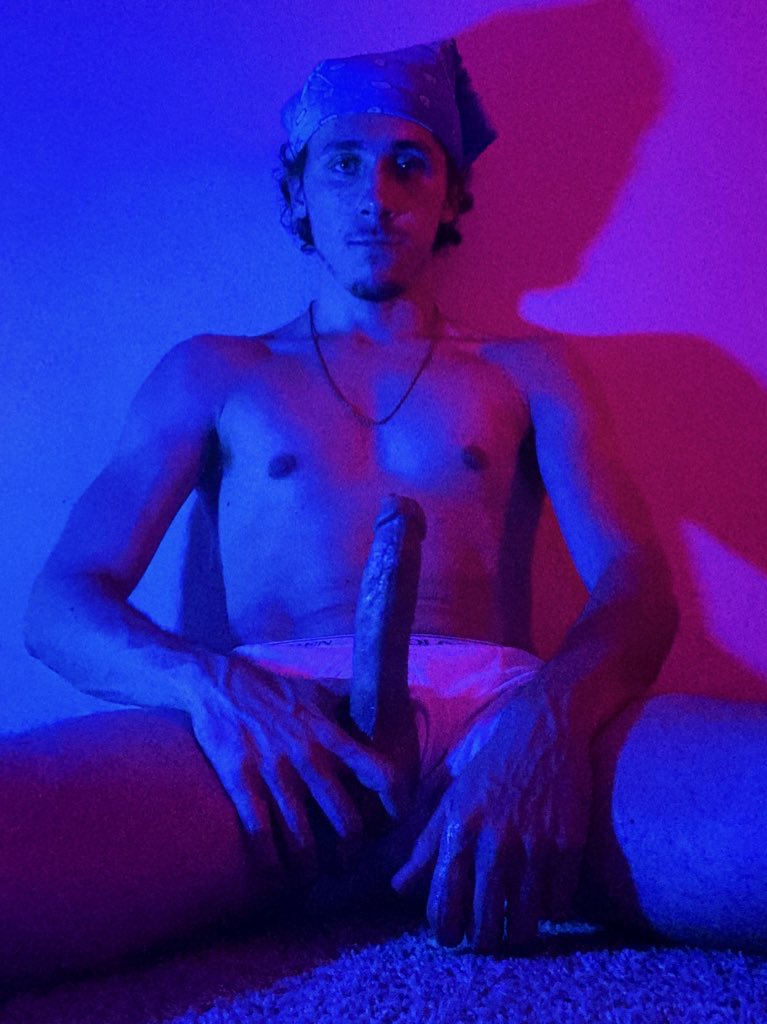 wageyxxx's tweet photo. 1k followers!!! thank you! <3 https://t.co/nj350ZsRqJ